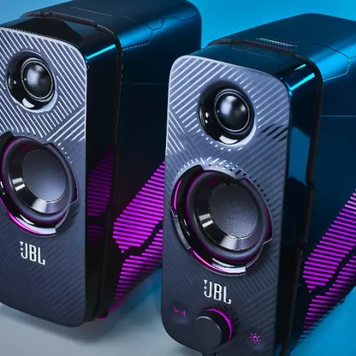 JBL_Quantum_Duo_Lifestyle_03_904x560px